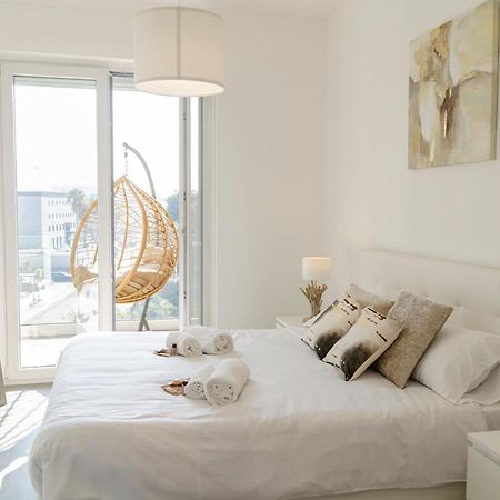 Апартаменты Apulialux - Exclusive And Modern City View, Private Parking Бари Экстерьер фото