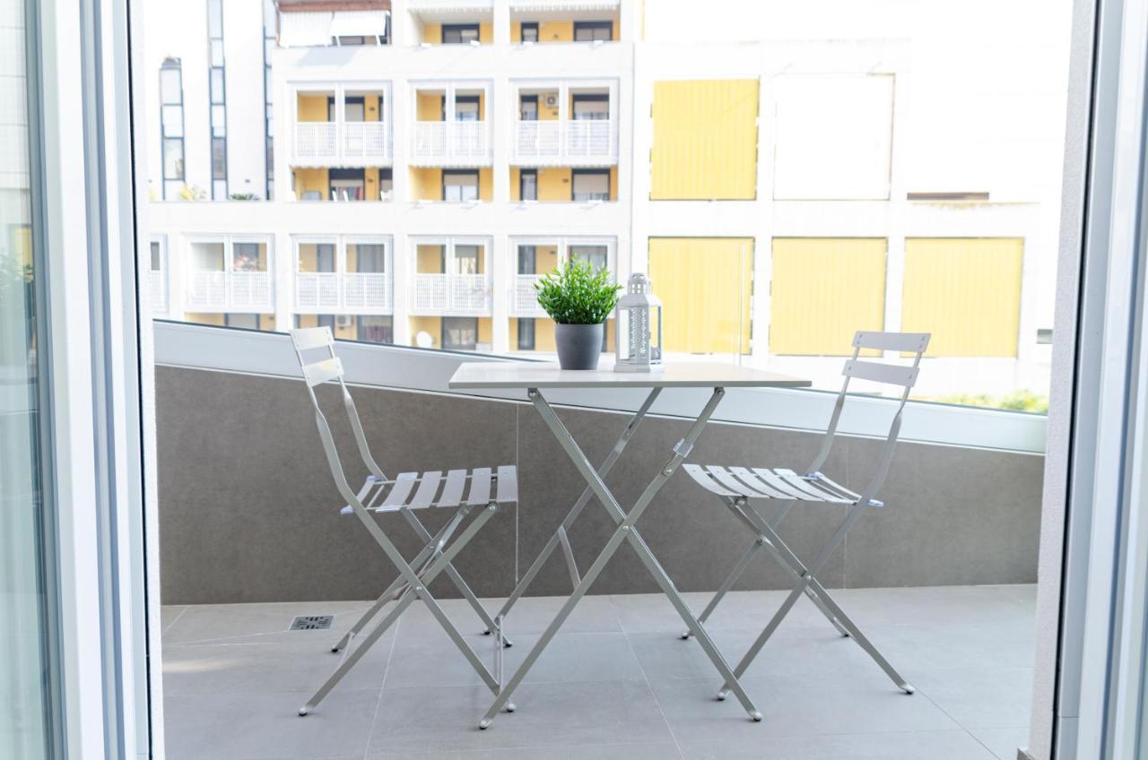 Апартаменты Apulialux - Exclusive And Modern City View, Private Parking Бари Экстерьер фото