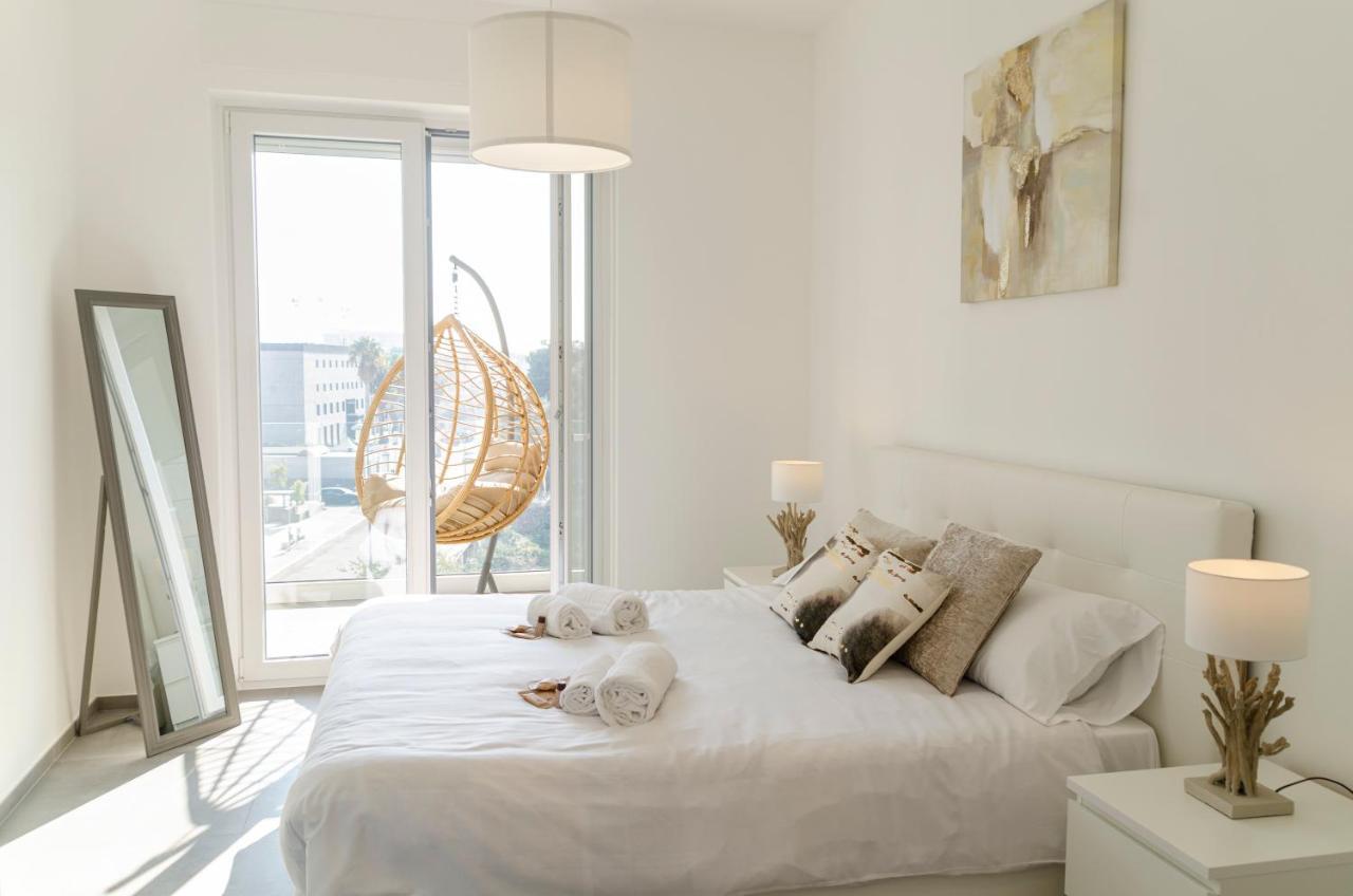 Апартаменты Apulialux - Exclusive And Modern City View, Private Parking Бари Экстерьер фото